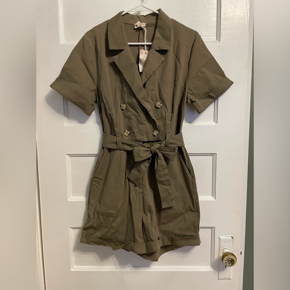 NWT, Hem & Thread Romper - Picture 1 of 3